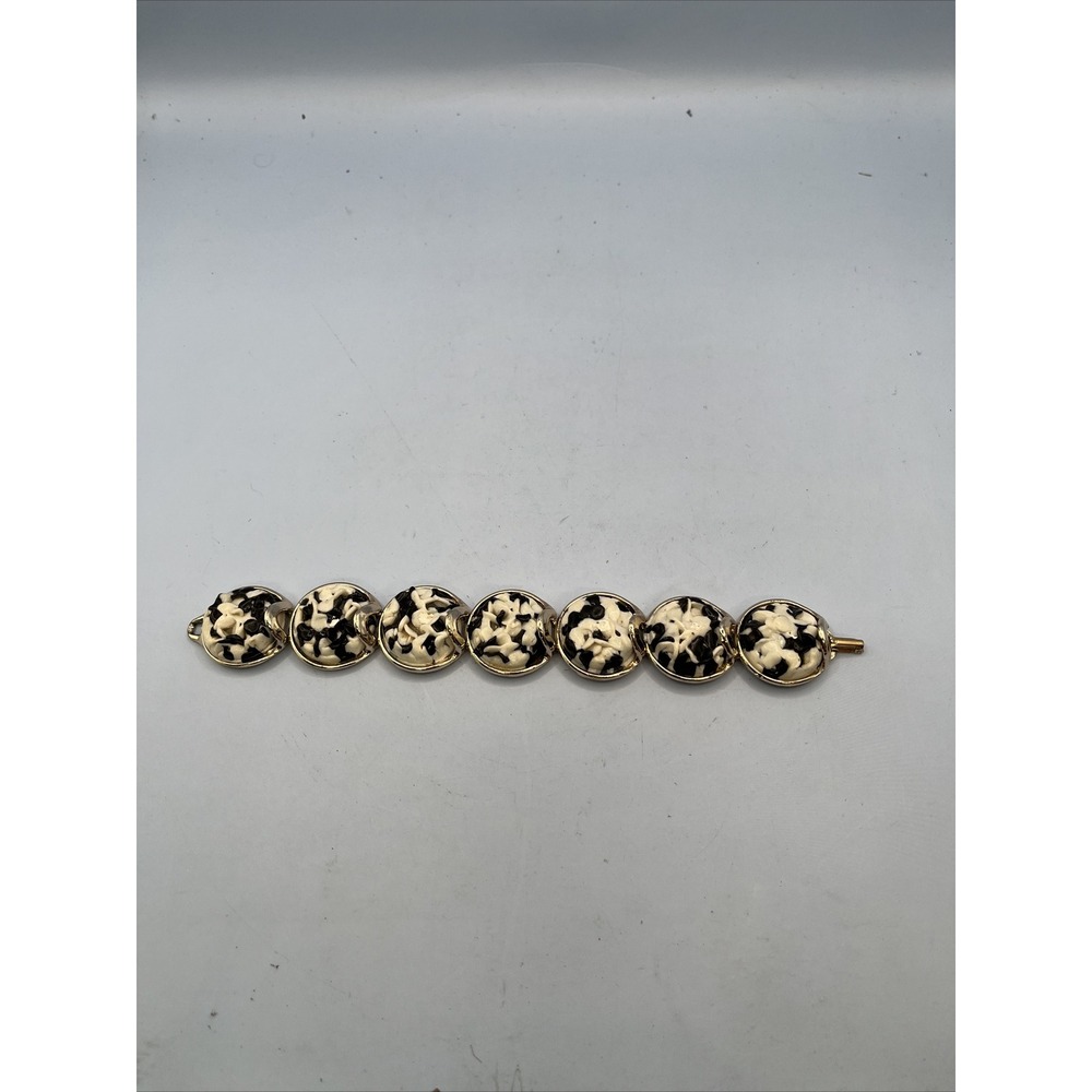 Black and White Acrylic Cabuchon bracelet